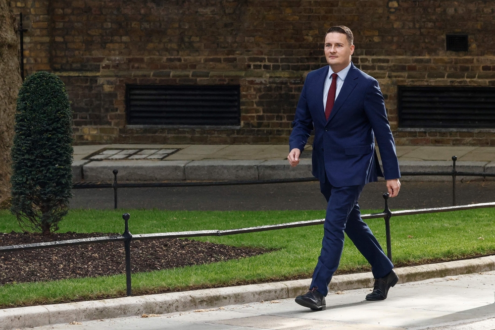 Wes Streeting arrives at Downing Street to meet with the prime minister in central London. (Photo by Brook Mitchell / AFP)
 
