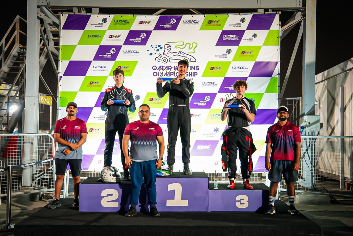 The podium winners of the third round pose with officials. 