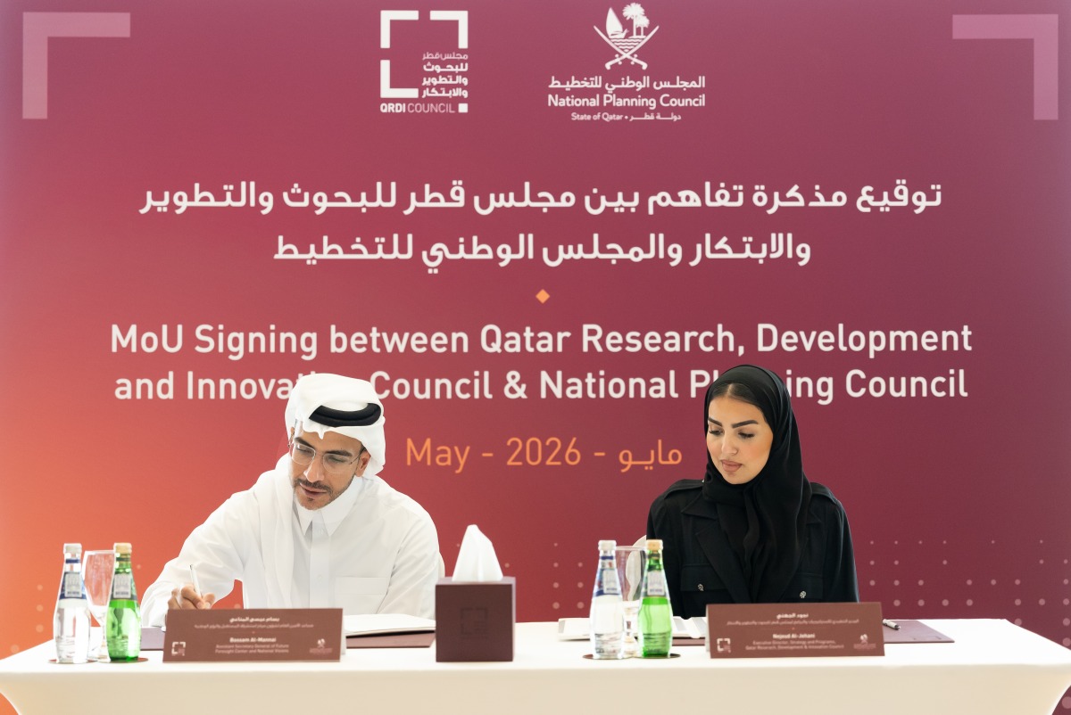 Assistant Secretary-General for the Center for Future Foresight and National Visions at the National Planning Council, Bassam Issa Al-Mannai and Executive Director of Strategies and Programmes at Qatar Research, Development and Innovation Council, Nojoud Al-Jehani during the signing ceremony.
