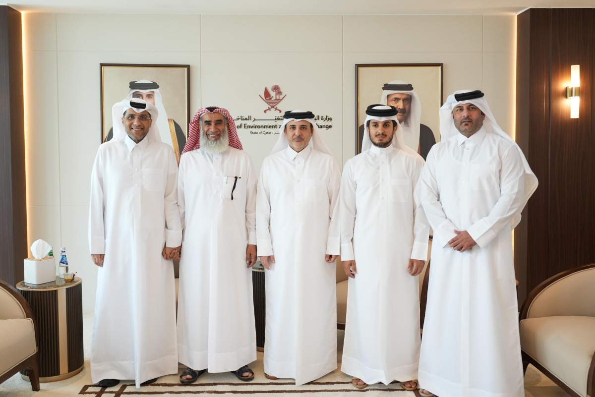 Minister of Environment and Climate Change H E Dr. Abdullah bin Abdulaziz bin Turki Al Subaie with officials during the meeting. 