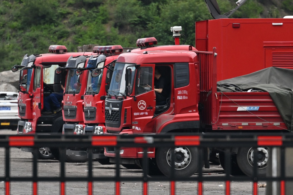 Drivers wait in rescue vehicles outside the Liushenyu coal mine, where an explosion killed dozens in Qinyuan county, in China痴 northern Shanxi province on May 24, 2026. 
(Photo by GREG BAKER / AFP)