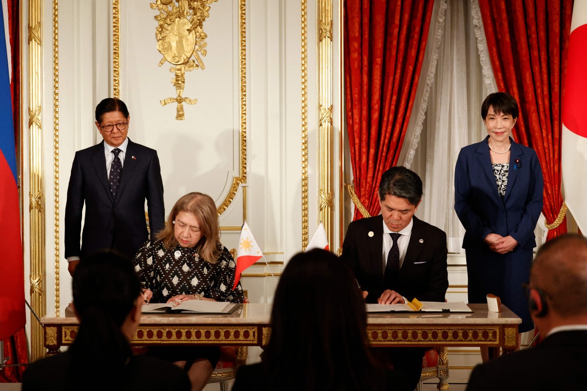 Philippines' President Ferdinand Marcos Jr (L) and Japanese Prime Minister Sanae Takaichi (R) look on as Ambassador of the Philippines to Japan Mylene J. Garcia-Albano (2nd L) and Ambassador of Japan to the Philippines Kazuya Endo (2nd R) sign documents during the Cooperation Document Exchange Ceremony at the Akasaka Palace State Guest House in Tokyo on May 28, 2026. Photo by Rodrigo Reyes Marin / POOL / AFP