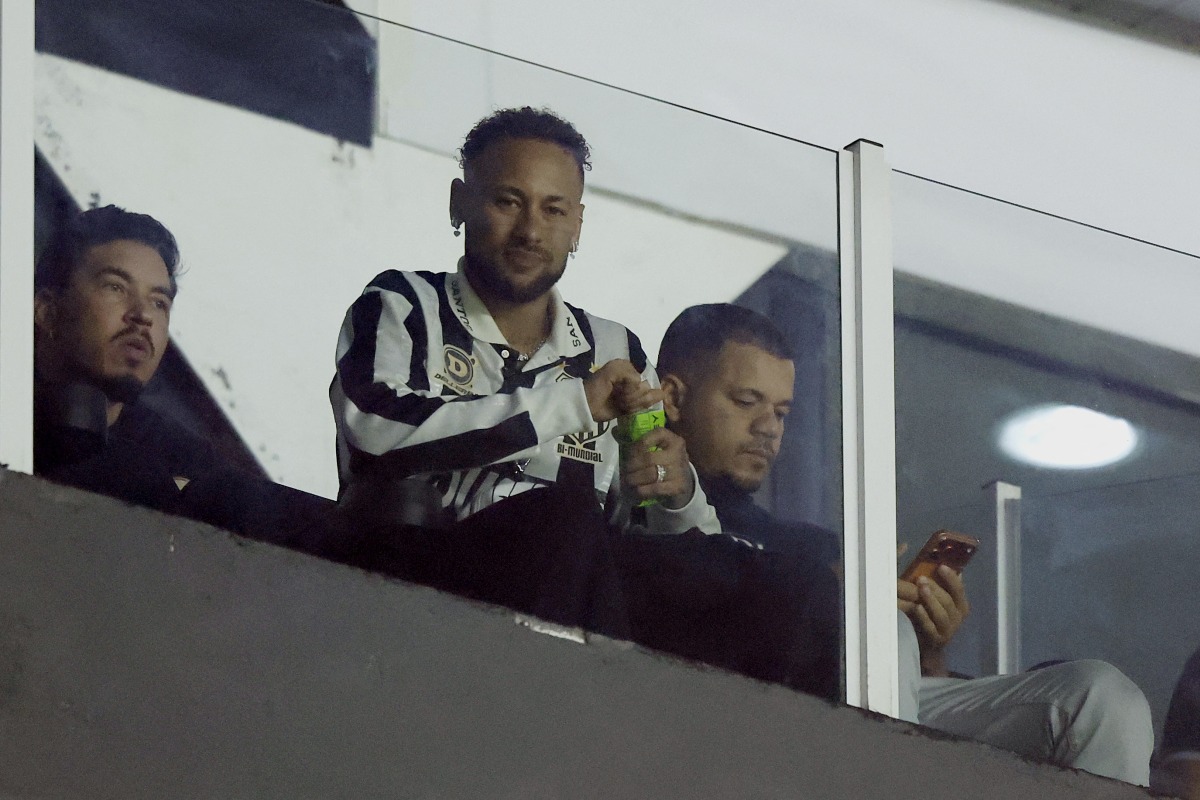 Santos' forward #10 Neymar attends the Copa Sudamericana group stage football match between Brazil's Santos and Ecuador's Deportivo Cuenca at the Urbano Caldeira stadium in Santos, Sao Paulo state, Brazil on May 26, 2026. (Photo by Miguel SCHINCARIOL / AFP)
