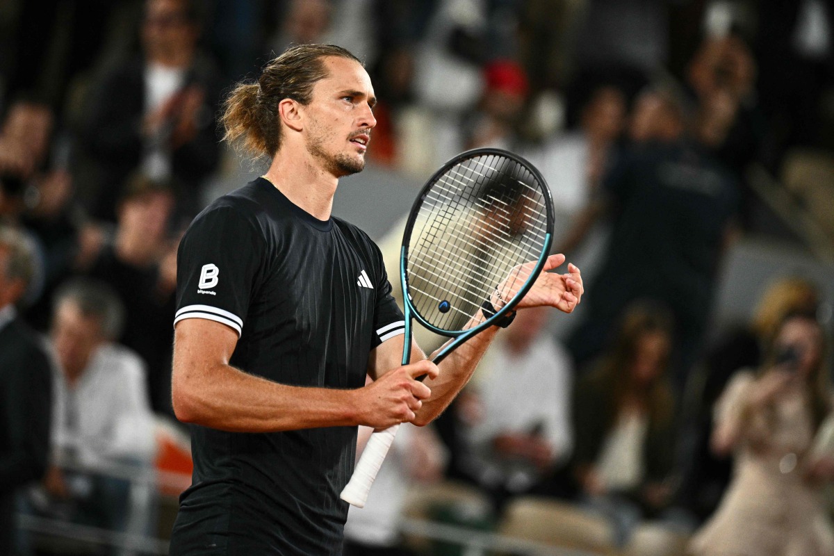 Germany's Alexander Zverev celebrates his victory at the end of his men's quarter final singles match against Spain's Rafael Jodar on day 10 of the French Open tennis tournament on Court Philippe-Chatrier at the Roland-Garros Complex in Paris on June 2, 2026. (Photo by JULIEN DE ROSA / AFP)