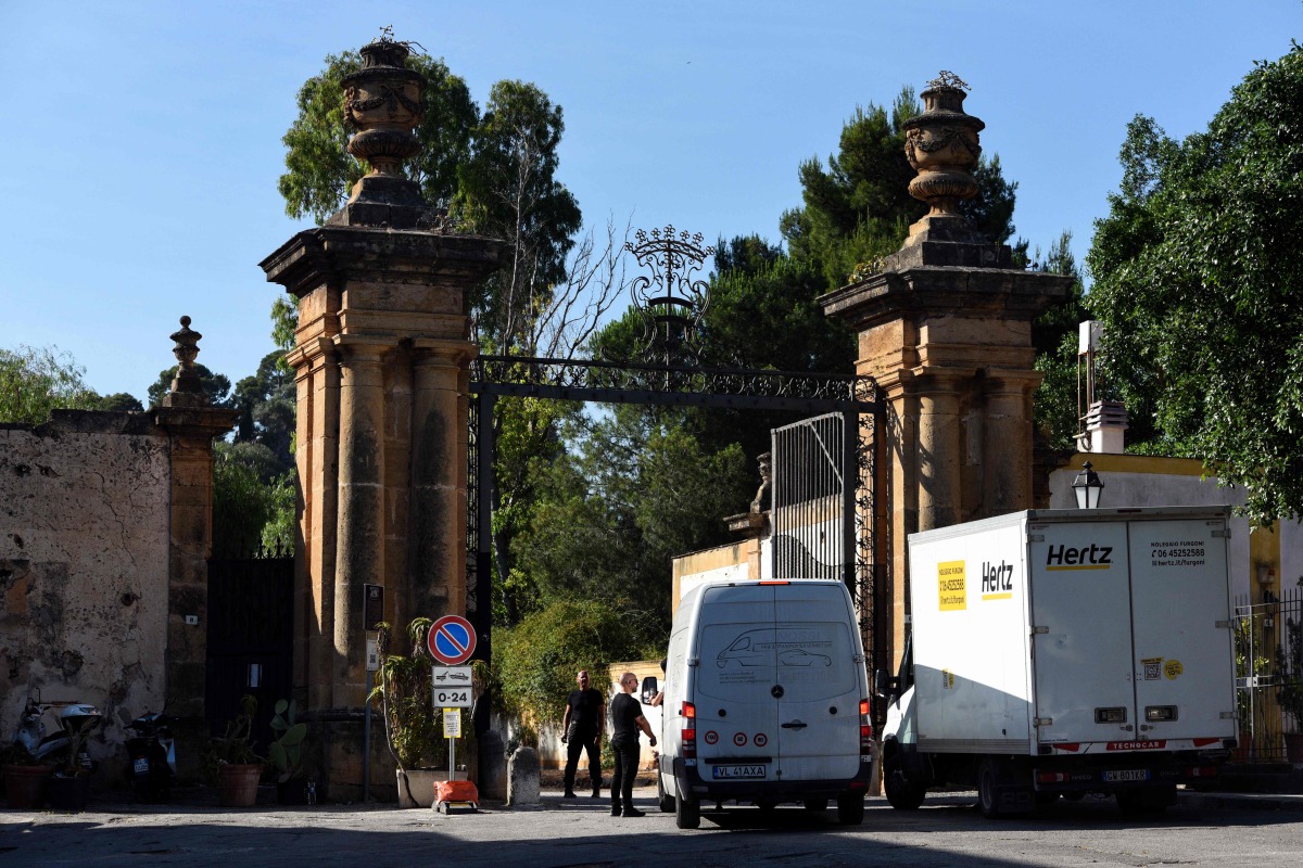 Vans wait to enter Villa Valguarnera, one of the venues hosting the three-day wedding celebrations of British singer Dua Lipa and British actor Callum Turner in Bagheria, near Palermo, Sicily, on June 4, 2026. Photo by ALESSANDRO FUCARINI / AFP