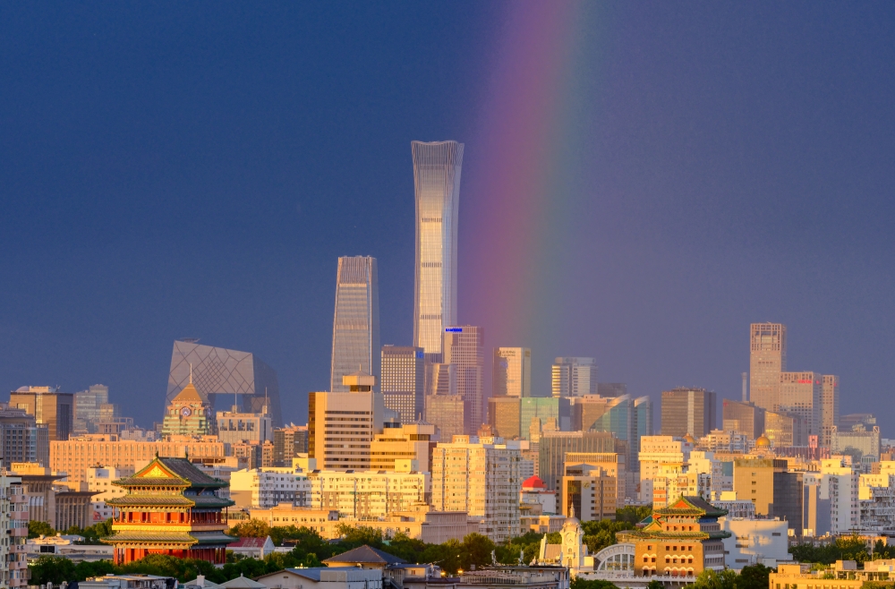 This photo shows a rainbow in the sky over Beijing, capital of China. (Xinhua/Chen Yehua)