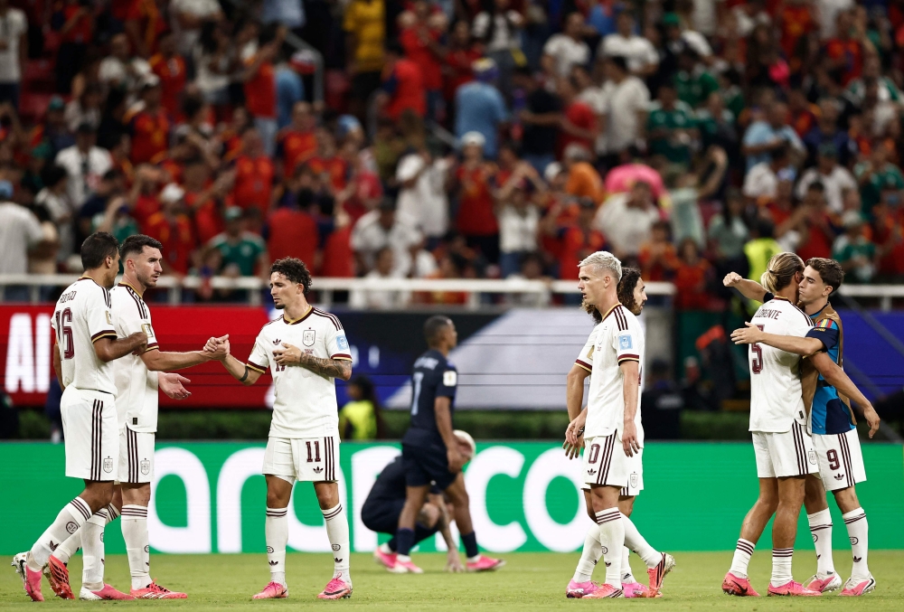 Spain's players celebrate after winning the 2026 World Cup Group H football match between Uruguay and Spain at the Guadalajara Stadium in Zapopan on June 26, 2026. (Photo by Ulises Ruiz / AFP)