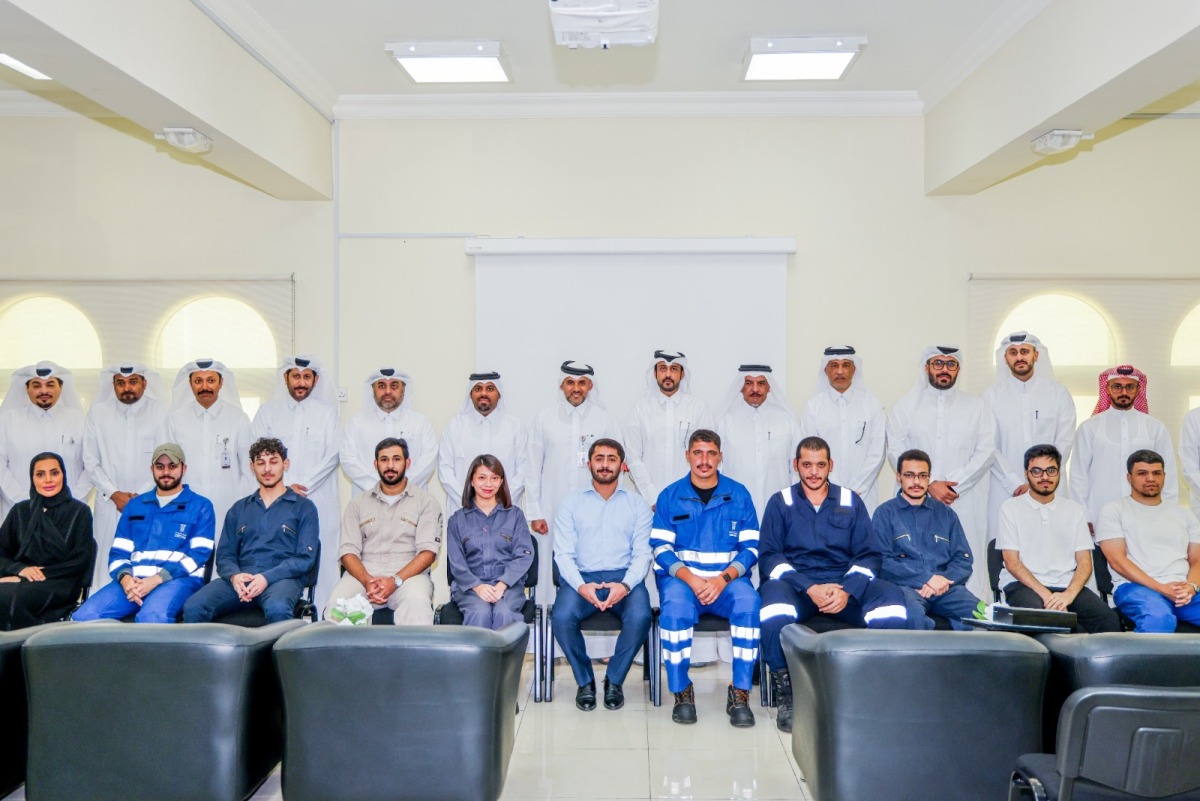 Undersecretary for Public Services Affairs at the Ministry of Municipality Eng. Abdullah bin Ahmed Al Karani with other officials and students during the event.