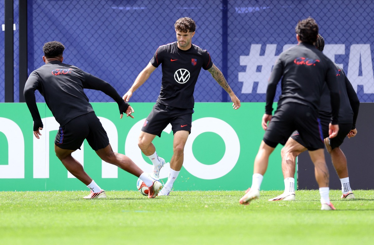 Christian Pulisic (centre) of the United States participates in a training session with teammates. (AFP)