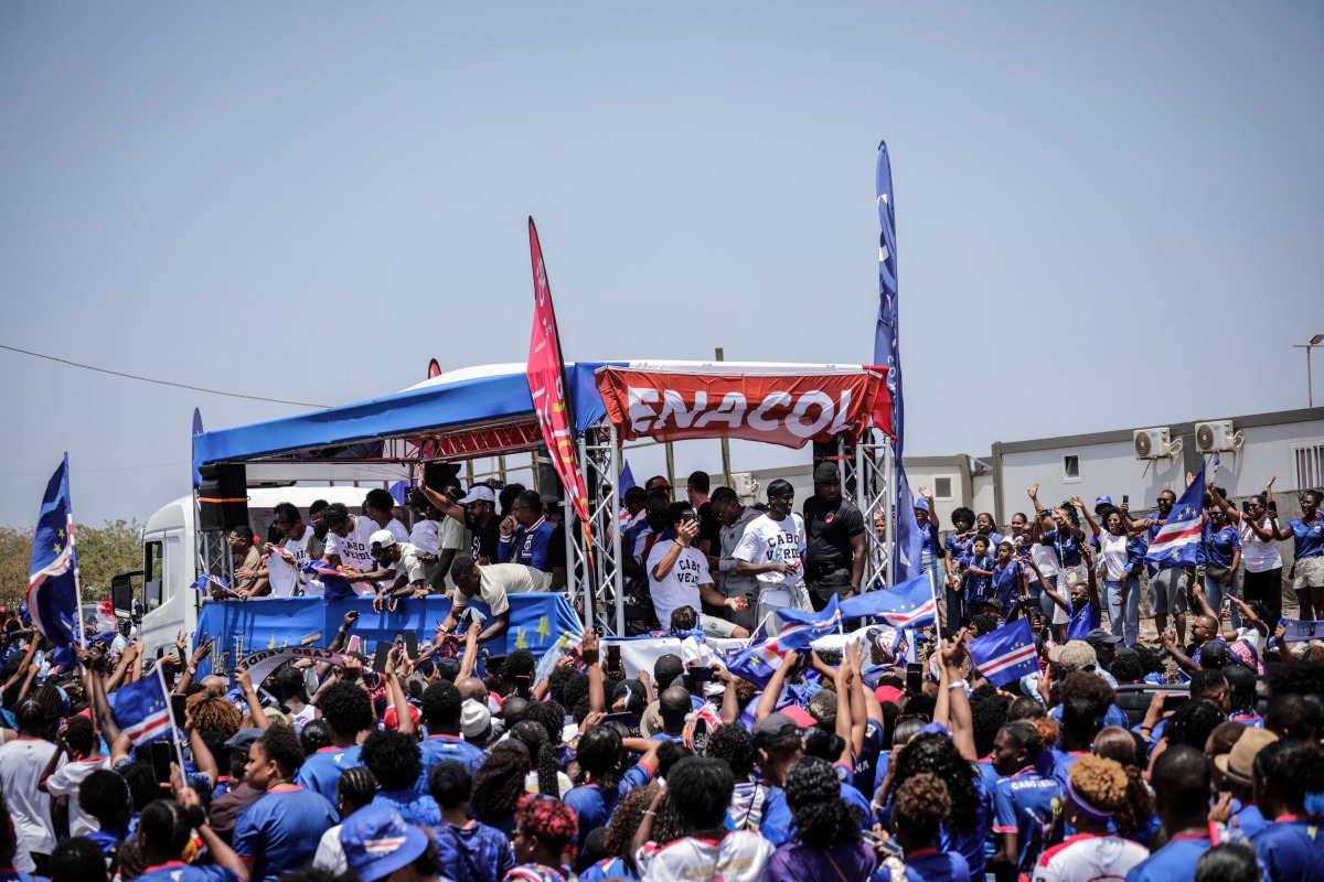 Cape Verde players greet supporters from a bus upon their arrival in Praia, yesterday.