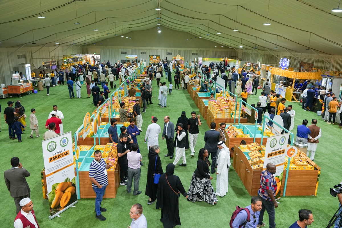 The exhibition showcases more than 10 of Pakistan’s best-known mango varieties, including Sindhri, Chaunsa, White Chaunsa, Anwar Ratol and Dusehri.
