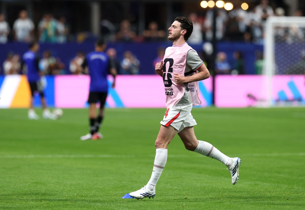  Declan Rice #4 of England warms up before the FIFA World Cup 2026 Semi Final match between England and Argentina at Atlanta Stadium on July 15, 2026 in Atlanta, Georgia. (Photo by Richard Pelham /  AFP)
