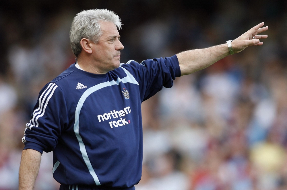 (Files) Newcastle's English Manager Kevin Keegan gestures during their Premier League match against West Ham at Upton Park, East London on April 26, 2008. (Photo by Glyn Kirk / AFP)
