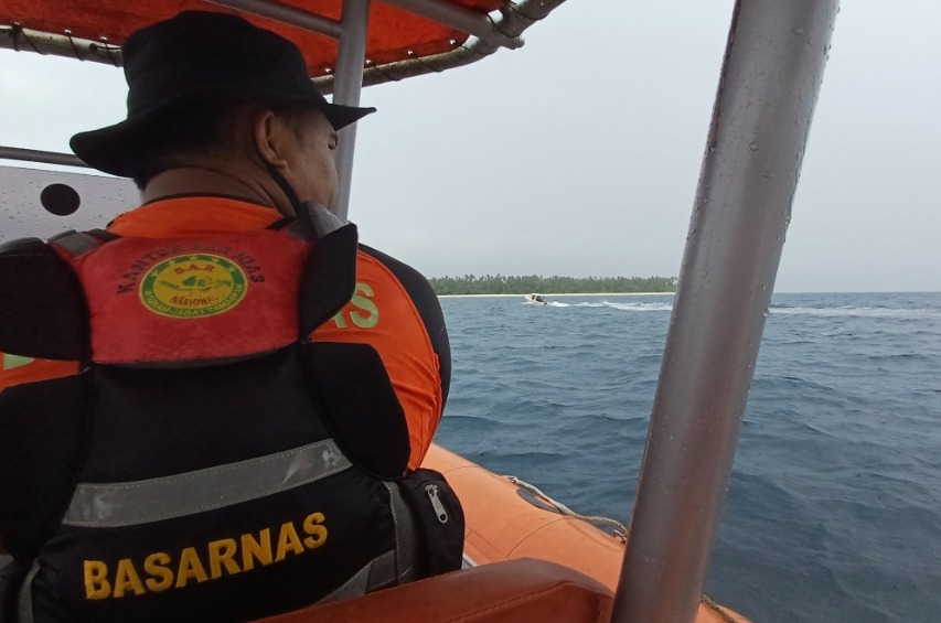 File photo for representation. This handout photo released by the National Search and Rescue Agency (BASARNAS) on August 14, 2023 shows personnel searching for seven people off Indonesia's Sumatra island. (Photo by Handout / National Search and Rescue Agency / AFP)