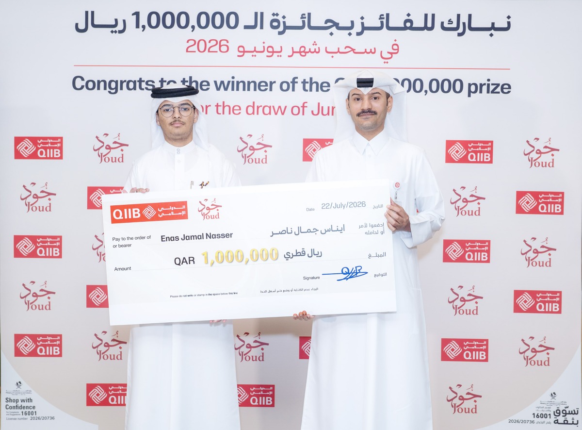 Retail Branches Manager at QIIB Abdullah Hamad Al-Mesaifri presenting the QR1m cheque to the winner, Enas Jamal A S Nasser.