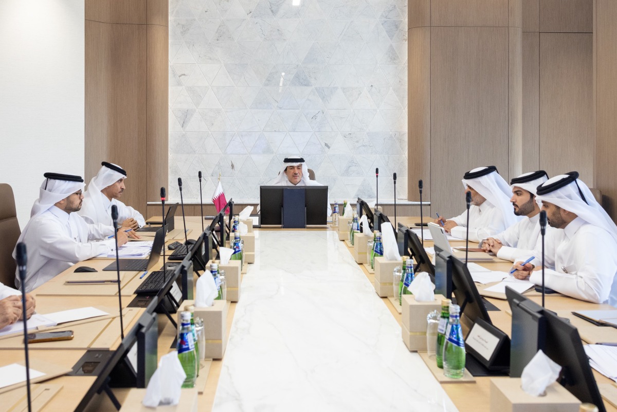 Minister of State for Foreign Trade H E Dr. Ahmed bin Mohammed Al-Sayed and other officials during a high-level meeting held via videoconference with H E Dr. Rumaih bin Mohammed Al-Rumaih, Vice Minister of Transport and Logistic Services of the Kingdom of Saudi Arabia.