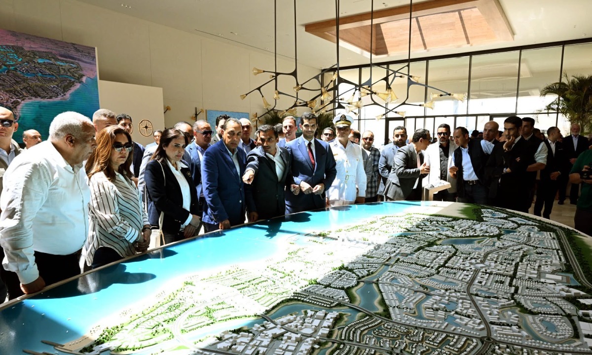 Egypt's Prime Minister H E Dr. Mostafa Madbouly and Minister of Housing, Utilities and Urban Communities, H E Randa El Menshawy with Qatari Diar CEO, Sheikh Hamad bin Talal Al-Thani, and other officials during the tour.