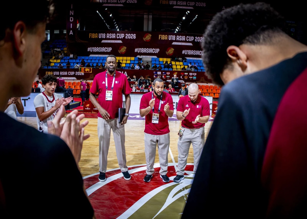 Qatar coach Mounir Ben Zeghala (second right) speaks to players.