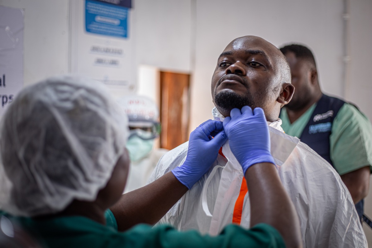 A medical worker puts on a protective suit at an Ebola treatment center in Beni, North Kivu Province, the Democratic Republic of the Congo, Aug. 16, 2026. (Xinhua)