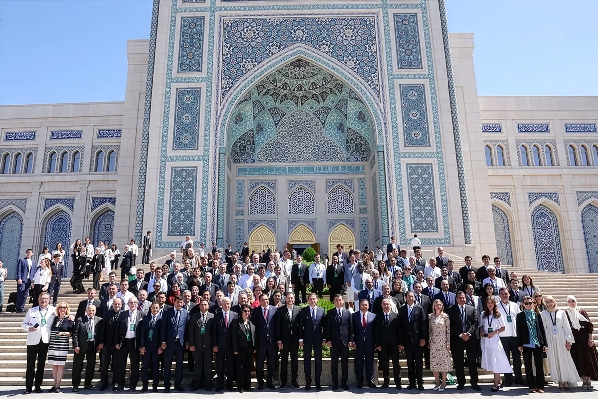 A group photo of participants of the International Media Forum, in Tashkent, Uzbekistan.