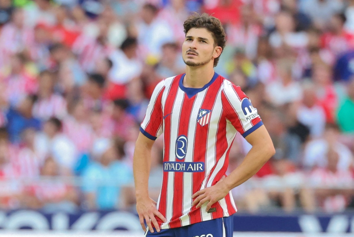 Atletico Madrid's Argentine forward #19 Julian Alvarez is pictured amid boos from home supporters during the Spanish league football match between Club Atletico de Madrid and Villarreal CF at Metropolitano Stadium in Madrid on August 23, 2026. (PIERRE-PHILIPPE MARCOU / AFP)