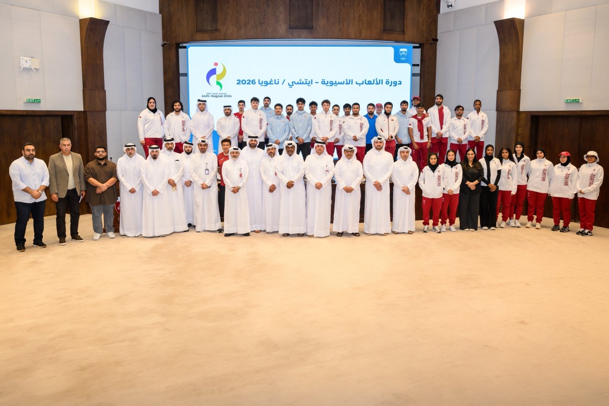 Team Qatar athletes and QOC officials pose for a group photo. 