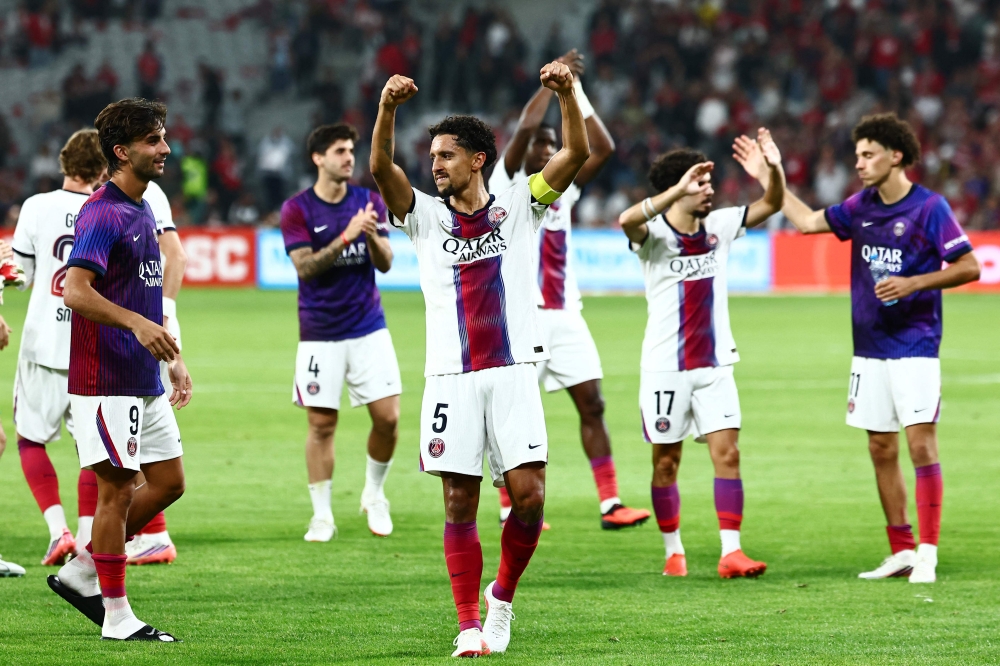 PSG's Brazilian defender #05 Marquinhos (C) gesture to supporters at the end of the French L1 football match between Lille LOSC and Paris Saint-Germain (PSG) at the Stade Pierre-Mauroy in Villeneuve-d'Ascq, northern France, on August 28, 2026. (Photo by Sameer AL-DOUMY / AFP)
