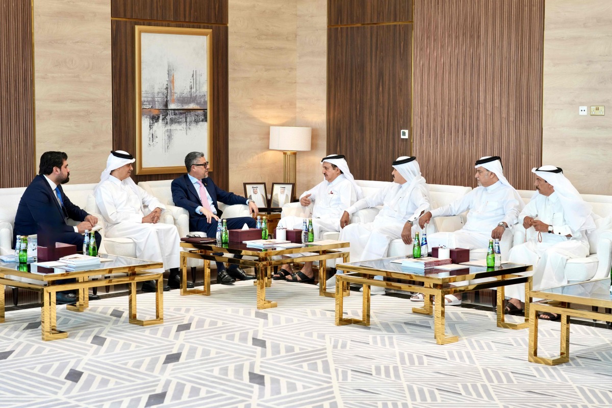 Deputy Minister of Foreign Affairs of the Republic of Ecuador, H E Alejandro Dávalos and QC chairman, Sheikh Khalifa bin Jassim bin Mohammed Al Thani during the meeting.