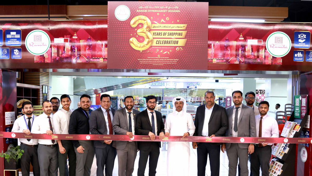 Officials and representatives of Rawabi Hypermarket Izghawa during the ribbon cutting ceremony.