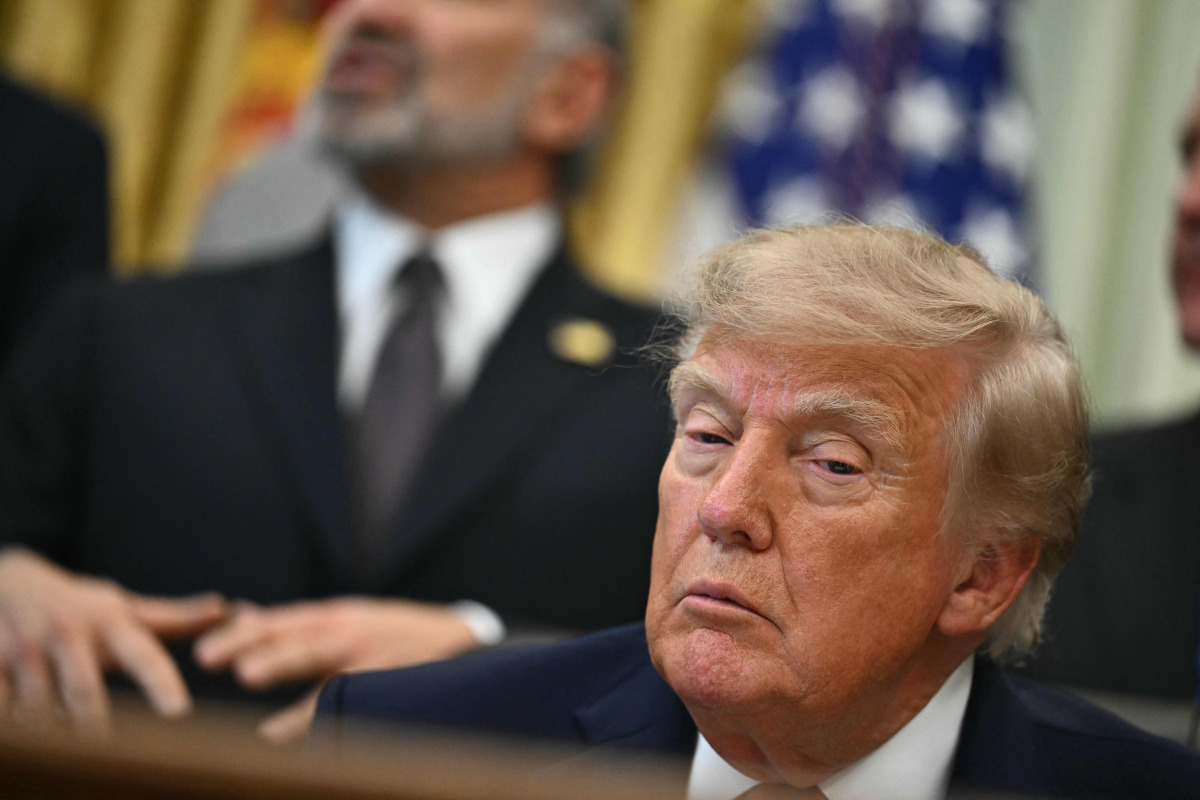 US President Donald Trump listens to US Commerce Secretary Howard Lutnick in the Oval Office of the White House in Washington, DC, on September 30, 2026. (Photo by Kent NISHIMURA / AFP)