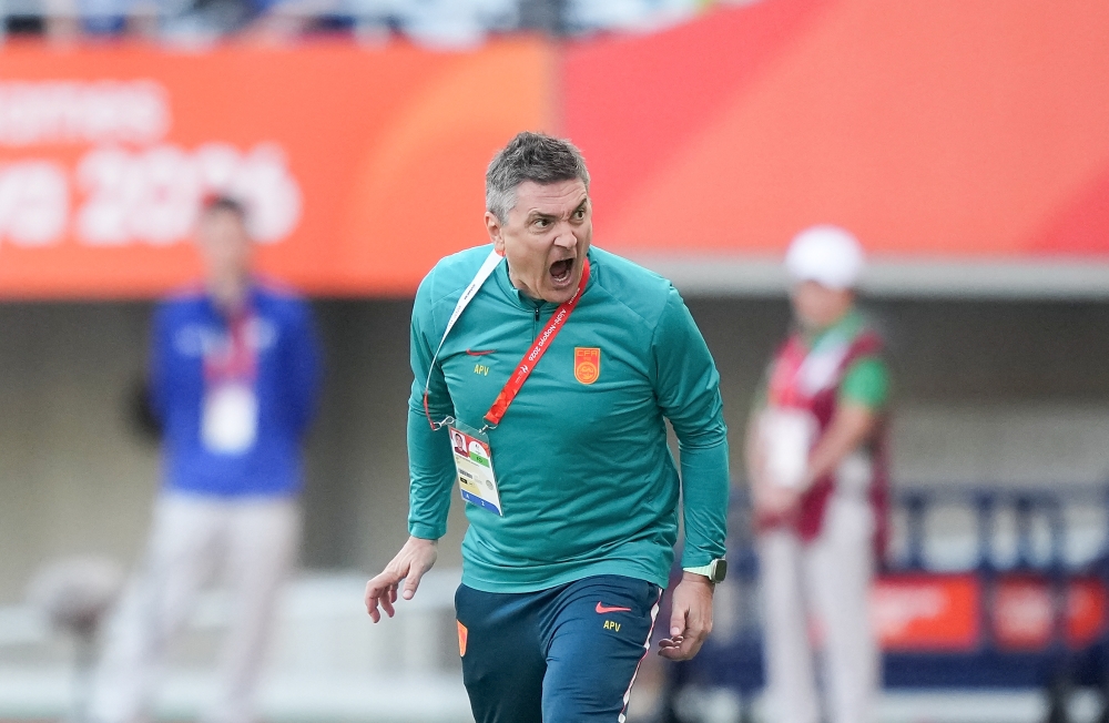 Antonio Puche, head coach of China, reacts during the men's football semifinal between China and South Korea at 20th Asian Games Aichi-Nagoya 2026 in Osaka, Japan, Sept. 30, 2026. (Xinhua/Lui Siu Wai)