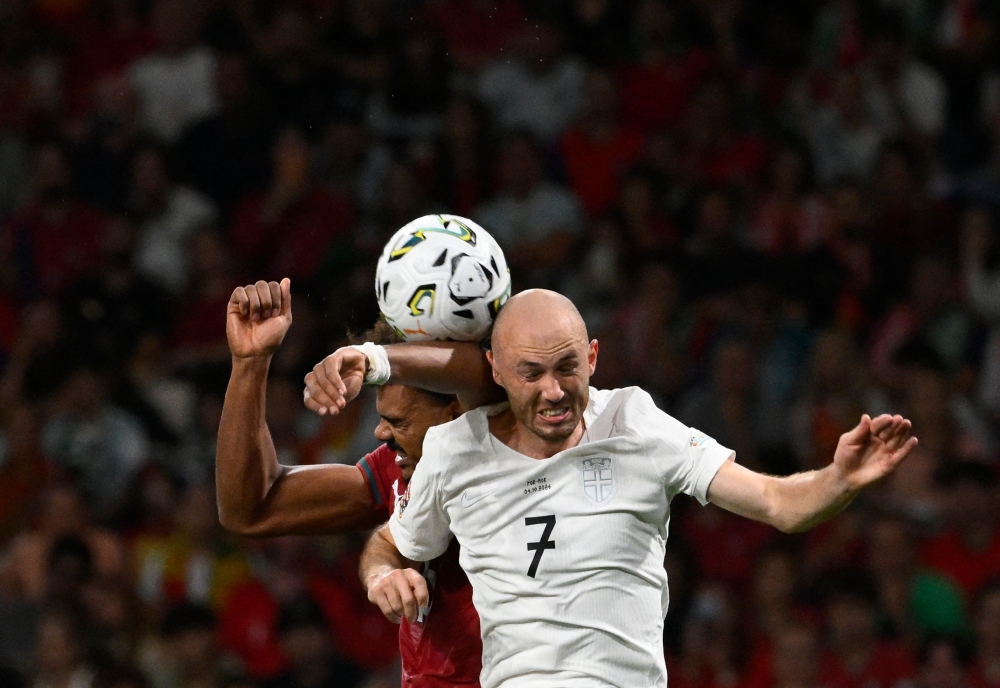 Portugal's defender #13 Renato Veiga and Norway's midfielder #07 Fredrik Aursnes vie for a header during the UEFA Nations League Group 4 football match between Portugal and Norway at Dragao stadium in Porto on October 3, 2026 (Photo by Miguel RIOPA / AFP)