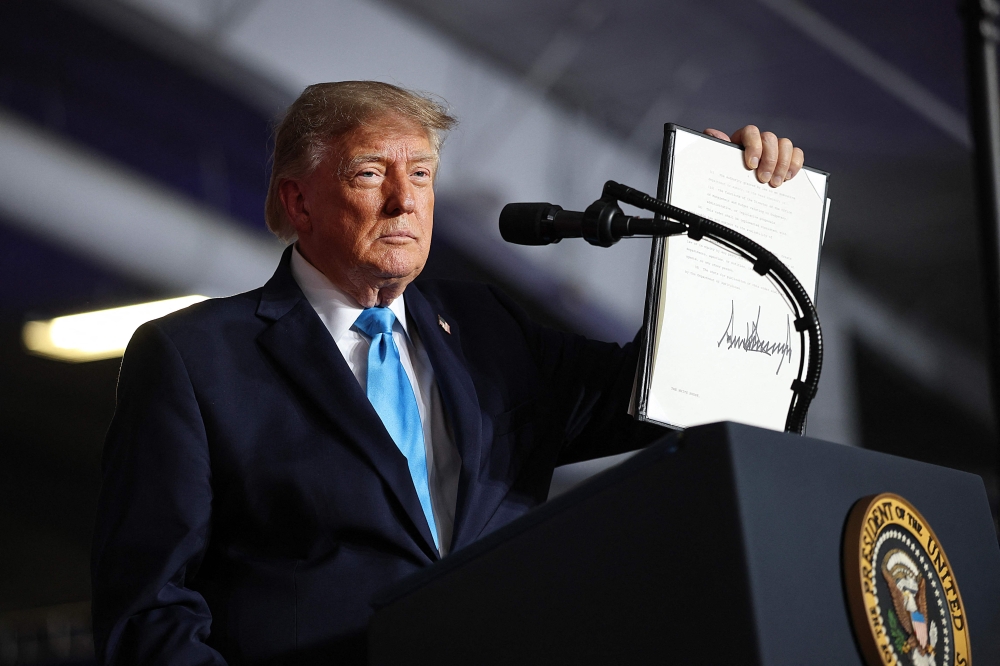US President Donald Trump signs an executive order to lower the cost of diesel fuel on October 05, 2026 in Grand Island, Nebraska. Win McNamee/Getty Images/AFP