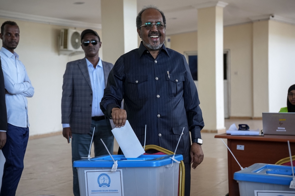 (FILE PHOTO) Somalia's President Hassan Sheikh Mohamud casts his ballot during local council elections in Mogadishu on December 25, 2025. (Photo by Hassan Ali ELMI / AFP)
