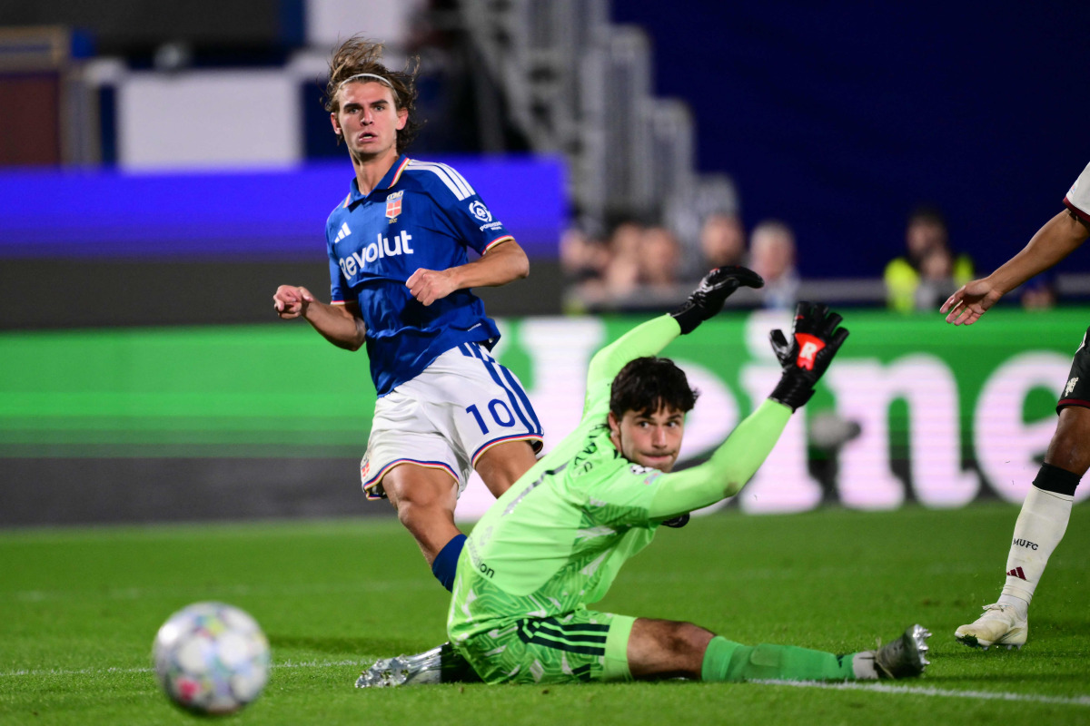Como's Argentine midfielder #10 Nicolas Paz scores his team's third goal during the UEFA Champions League, league phase matchday 3, football match between Como 1907 and Manchester United at the Stadio Giuseppe Sinigaglia in Como, northen Italy on October 21, 2026. (Photo by Marco BERTORELLO / AFP)