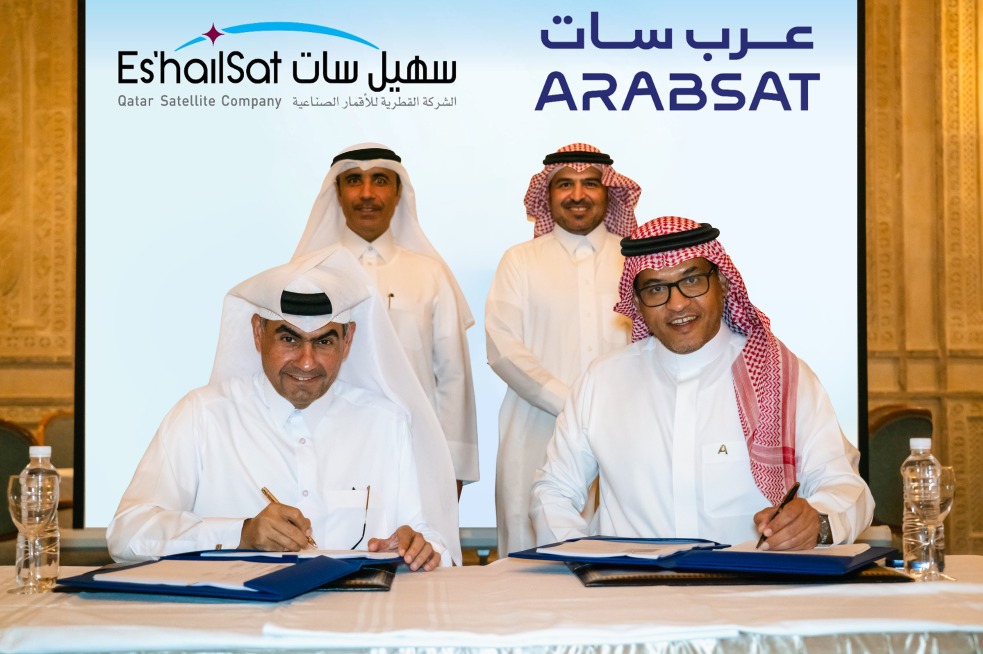 Es’hailSat and Arabsat officials during the signing ceremony.