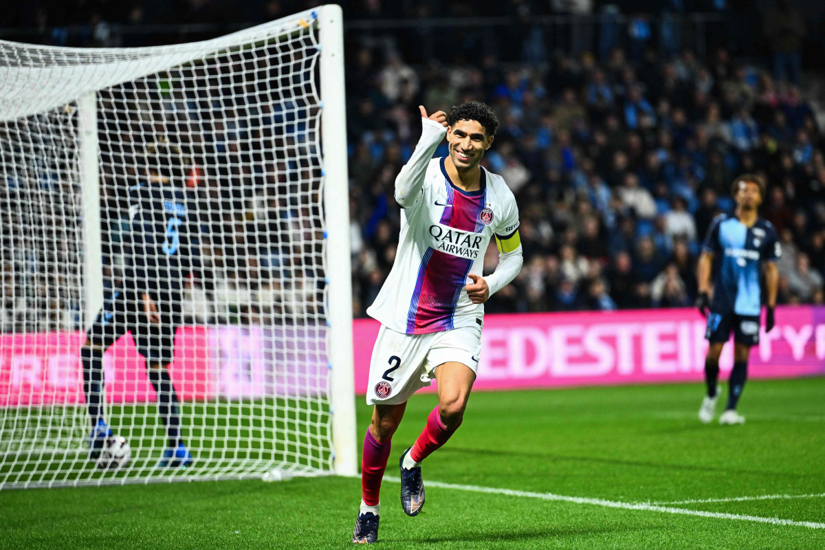 PSG's Moroccan defender #02 Achraf Hakimi celebrates scoring his team's fifth goal during the French L1 football match between Le Havre Athletic Club and Paris Saint-Germain (PSG) at Stade Oceane in Le Havre, north-western France on October 30, 2026. (Photo by Guillaume SALIGOT / AFP)
